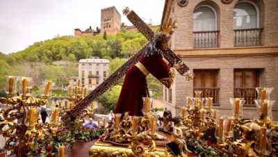 Nuevos recorridos y horarios en la Semana Santa de Granada 2025